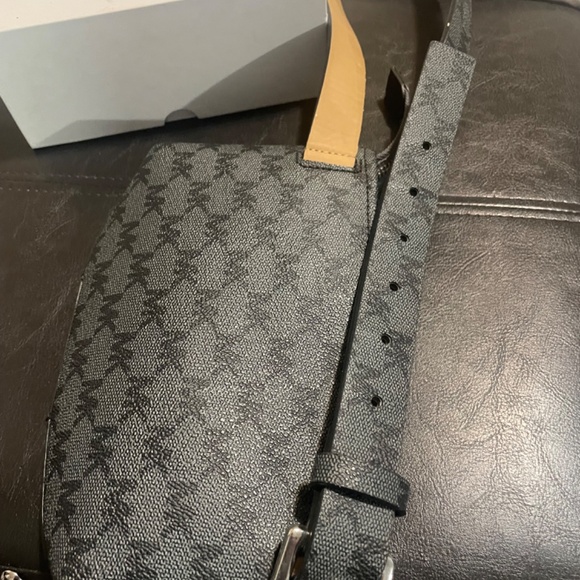 Michael Kors Women's Fannie Pack, Black/Grey, - Picture 5 of 5